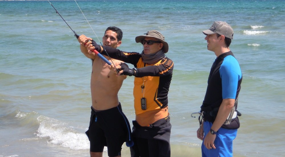 La escuela de kitesurfing en Vietnam Vung Tau and the river mouth