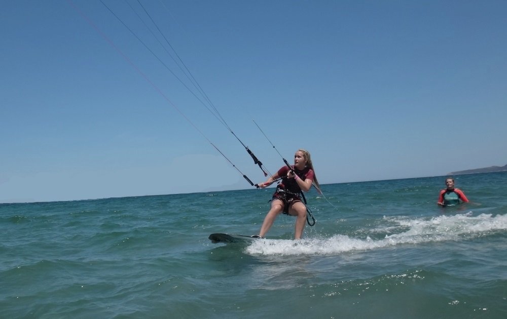 clases de kitesurfing ecole a Vietnam apprendre kitesurf avec nour