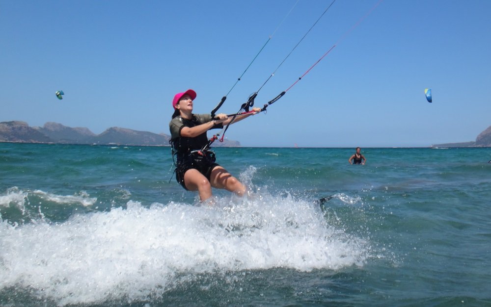 jessica kitesurfing vietnam