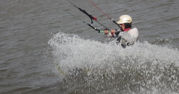 11 kite scene in Vung Tau kitesurf school in vietnam.jpg