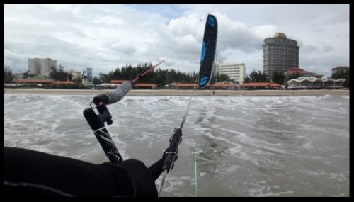 Sonic Flysurfer beste vlieger om de kitesurfing schoolkite van Vietnam te bezoeken