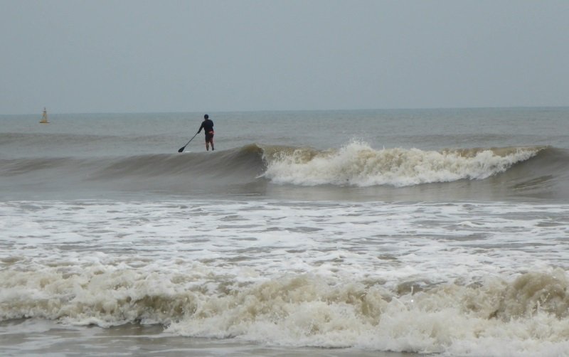 2 stand up paddel a Vietnam dans la plage de Vung Tau en Novembre