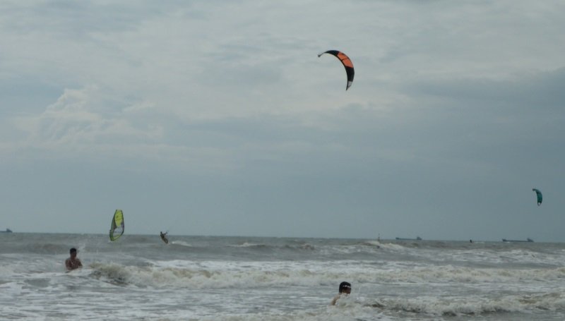 7 kite school in Vietnam with kitesurfing lessons vietnam in November