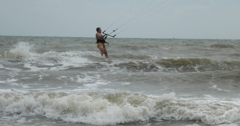 8 kite student at Vung Tau russian kitesurfing skola December