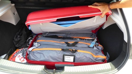 all fitting in a normal suitcase 3 kites one split board harness and neoprene