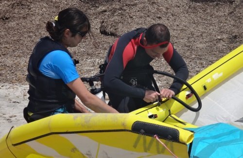 la voile gonflable a la plage a Vietnam