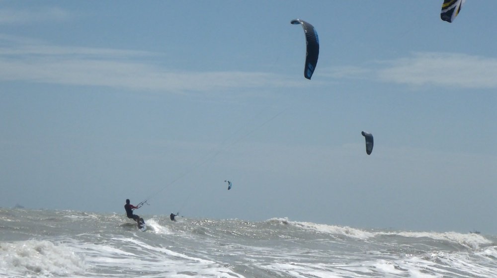 9 a group of kiters blasting in Vung Tau wave spot in March