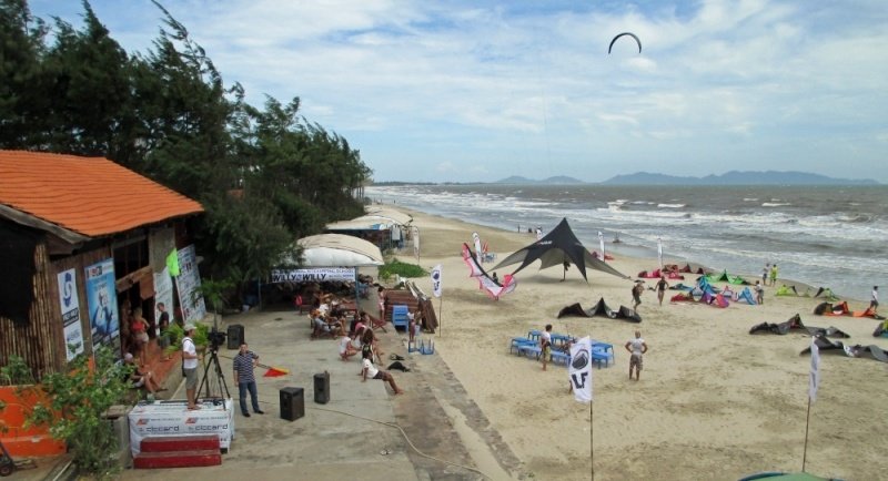 13-kite-competititon - kitesurfing lessons vietnam febrero