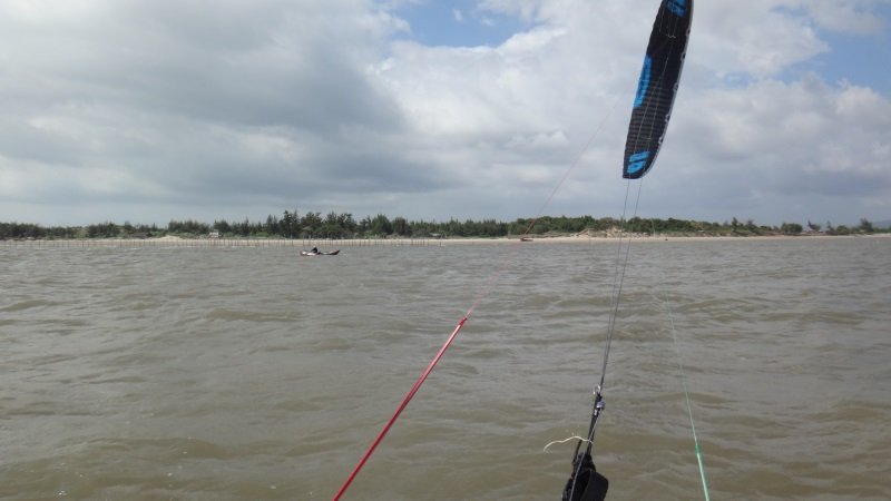 2 Flysurfer Sonic Fr 11 mts Vung-Tau leçons de kite Vietnam