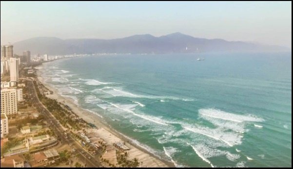 2 Da Nang waves but seldom wind