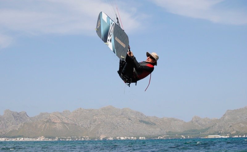 7 the simplest and safest way of levitation - kitesurfing