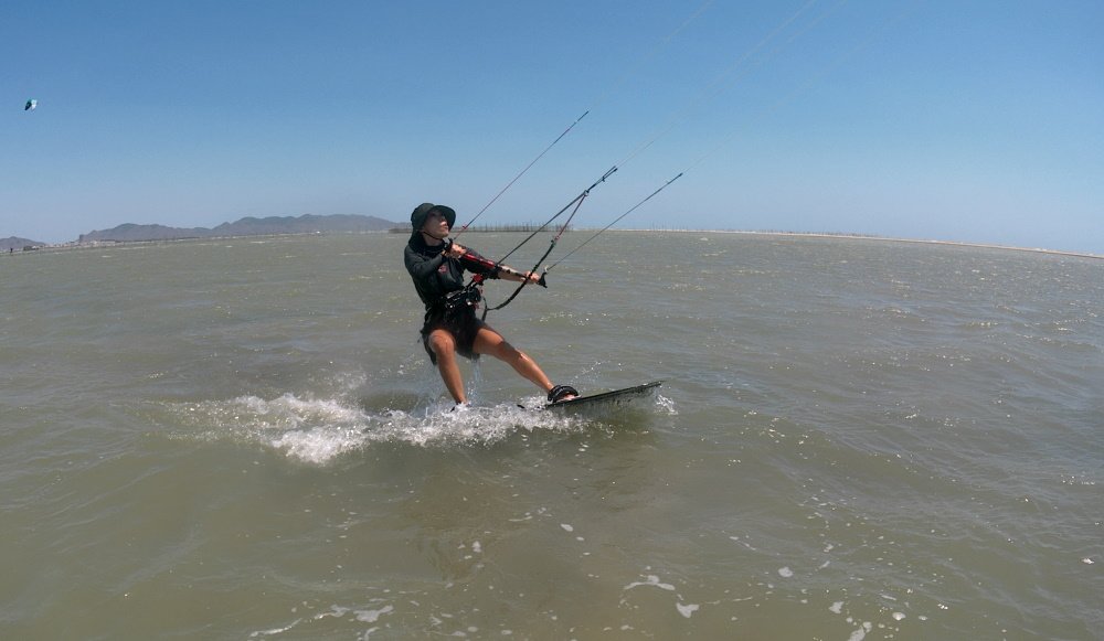 2 kitesurfing en Vung Tau - primer waterstart