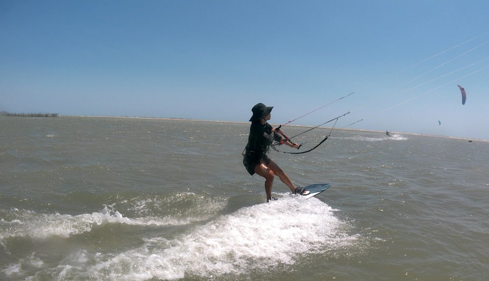 3 kitesurfing en Vung Tau - primeros metros navegando