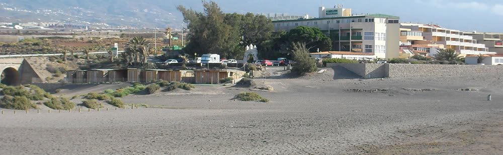 12 chiringuito escuela de wind y de kite -<strong>el parking está detrás-