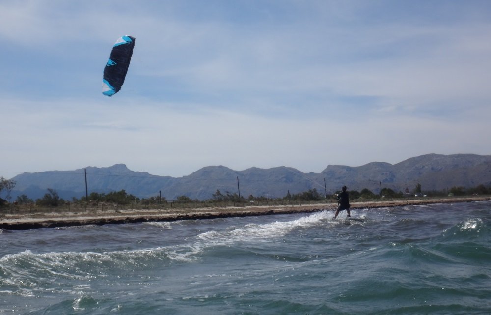 12 clases de kite en Mallorca con Flysurfer