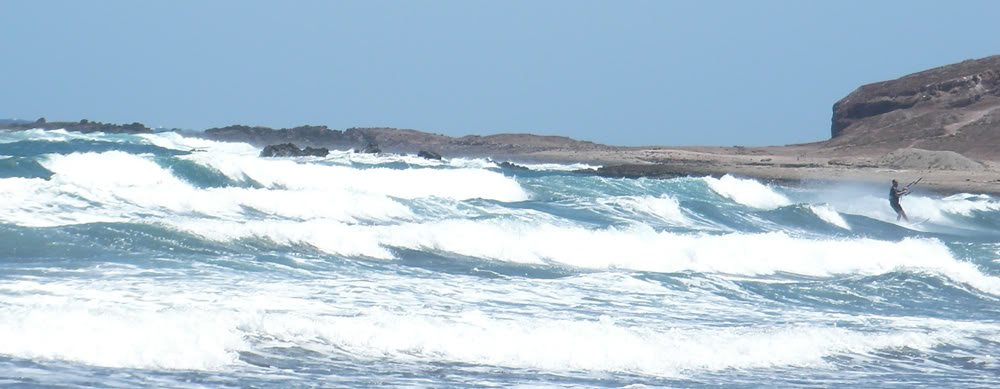 13 olas a la derecha de la entrada al agua