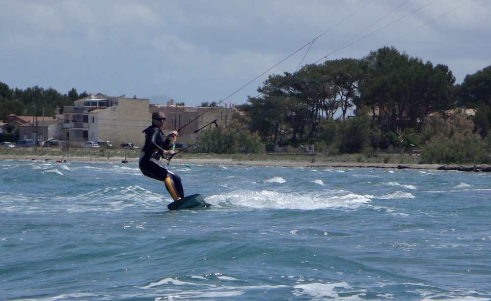 16 nuestros cursos de kitesurf los mas eficientes en Mallorca