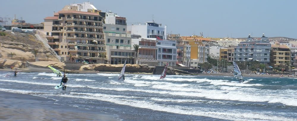 16 vista antes de llegar a la playa de kite con gente en esa zona