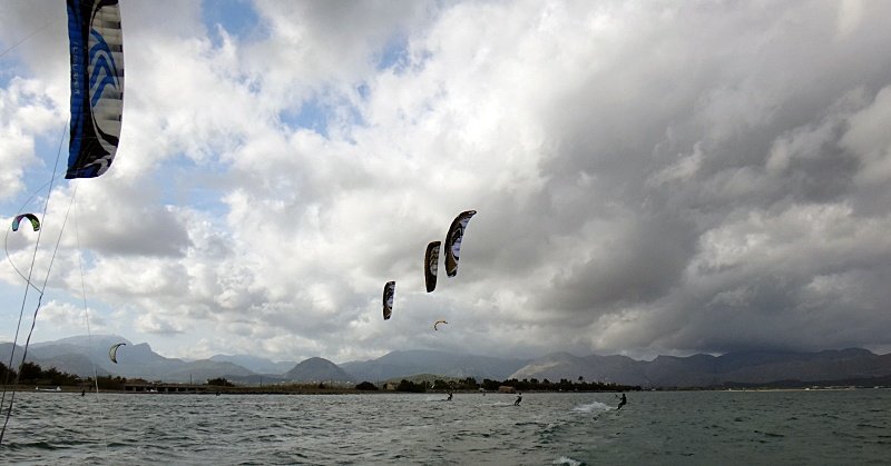 23 flysurfer kites