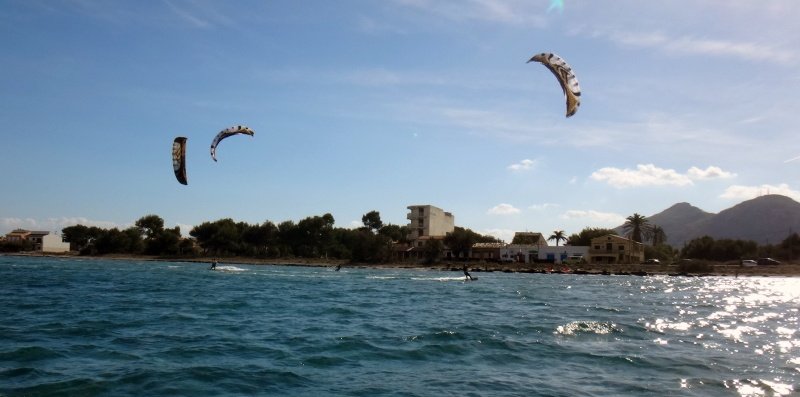 3 flysurfer kites