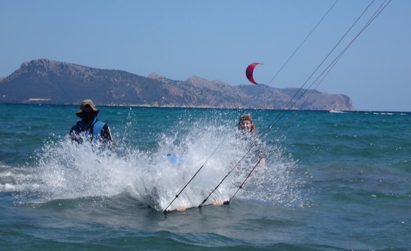 4 caer y vuelta a empezar kitesurf en Mallorca