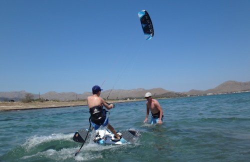 5 un niño de 12 años en su segundo día de curso de kite