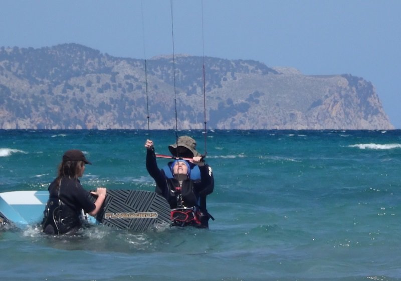 6 kitesurf en Mallorca aprendiendo