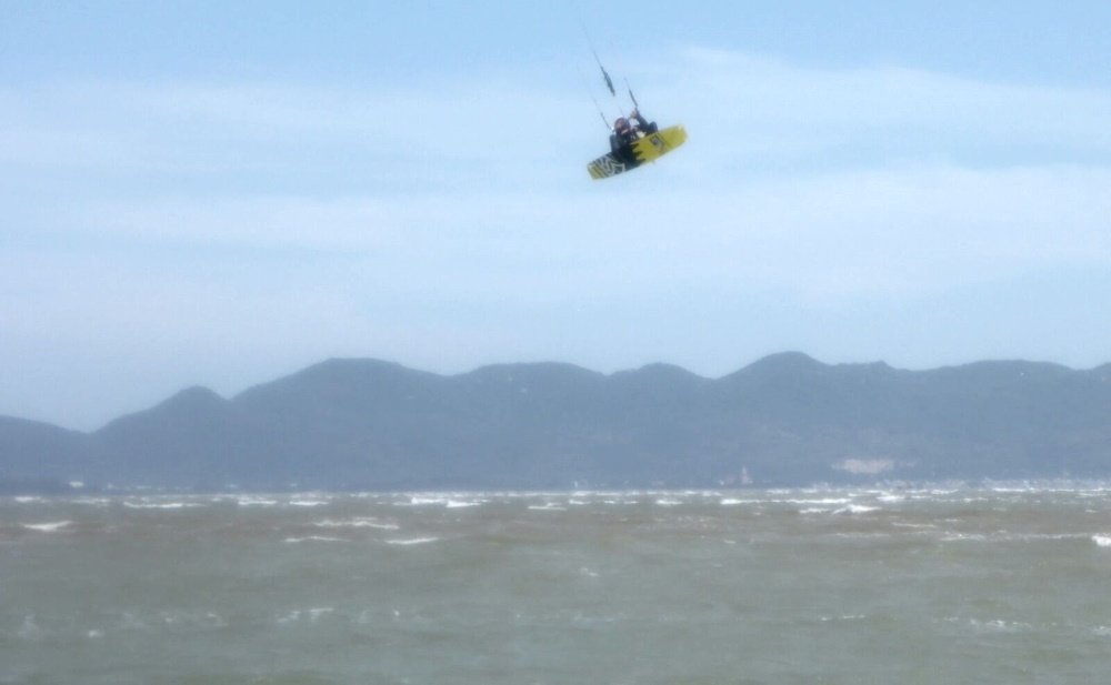 saltando en el rio Vung Tau Vietnam en 20 nudos