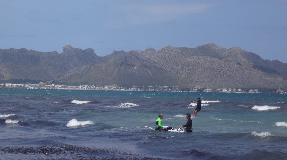 Mallorca-kite-spot-Bartosz-kitekurs-in-Juni-Mallorca-kitesurfen