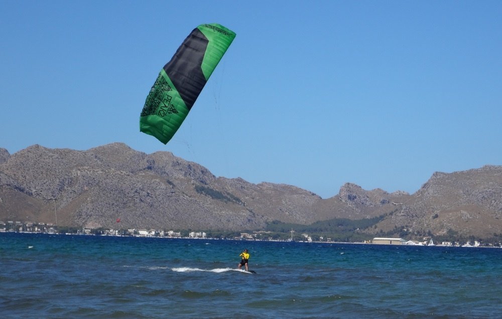 5-Hamza-a-majorque-practiquer-kitesurfing