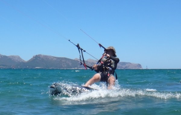 3 Antoine-ecole-de-kitesurf-a-Majorque-aver-Flysurfer-Peak-12-mts-www-edmkpollensa-com