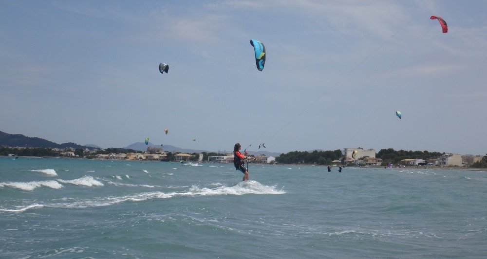 17-Marta-flysurfer-kite-school-Mallorca-kite-teacher-www-kitesurfingmallorca-com