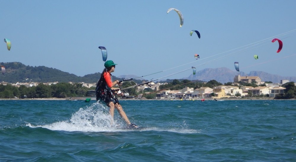 2-up-on-the-board-and-kitesurfing-towards-Sa-Marina-Mallorca-kite-course-June