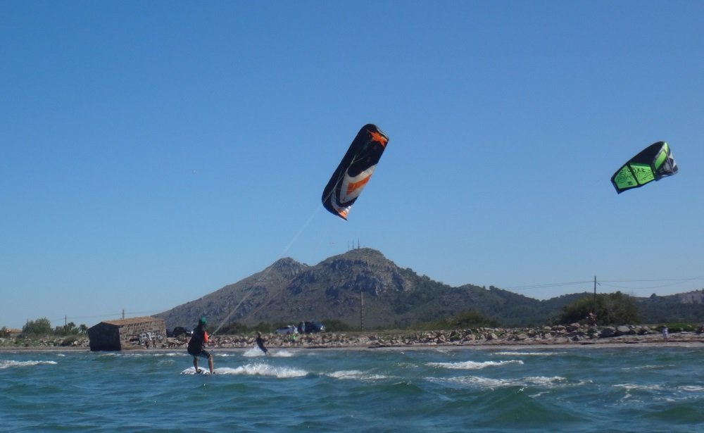 4-Flysurfer-Psycho-4-kiteschool-Mallorca-Marta-riding-10-mts-kite