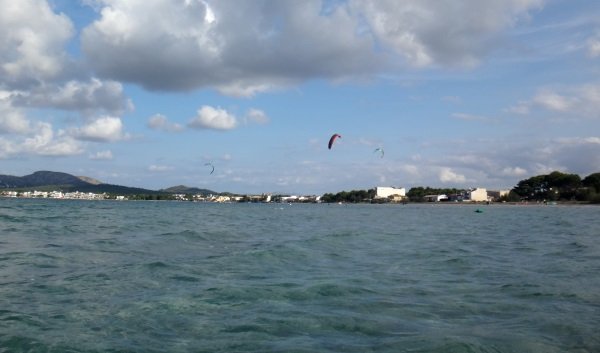 Sa Marina wind-in-Pollensa kite foilboarding flysurfer