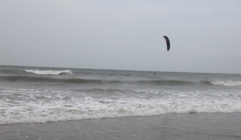 Progresja podczas jej kitesurf Kite Beach w Vung Tau