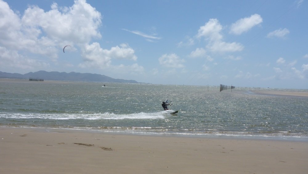 kitesurfing lessons in vietnam riding flat water kitespot Vung Tau