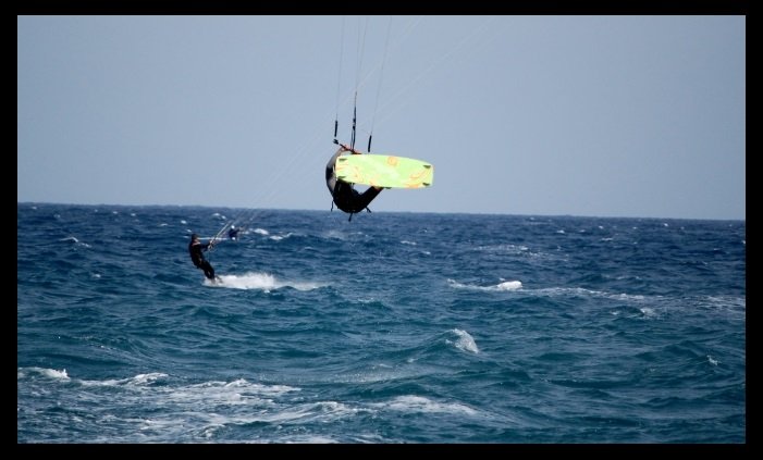 kitesurfing lessons vietnam il vento è sufficiente, mantenendo ancora l'aquilone