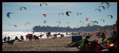 не здесь, пожалуйста, кайтсерфинг во Вьетнаме Mui ne too many kiters на этом пляже