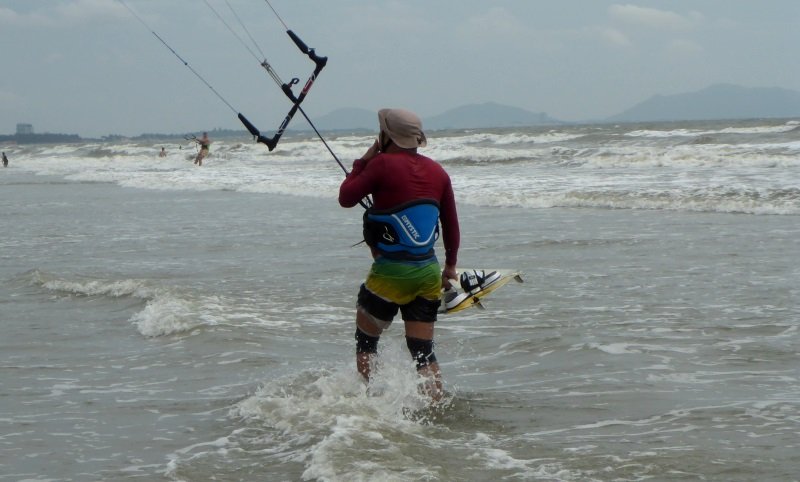 7 la plage à Vung Tau et leçons de kite a Vietnam avec ecole flysurfer