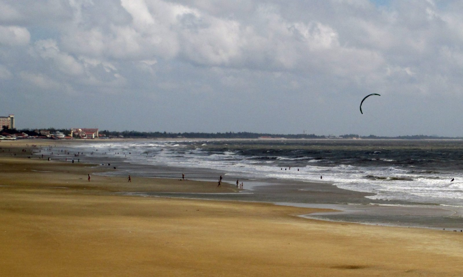 Vung-Tau beach, la plage de Bai Sau -kitesurfing lessons a Vung-Tau