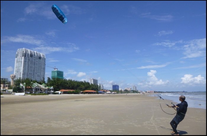 kitesurfing in Ho Chi Minh beach - Vung Tau