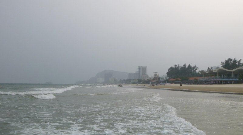 windless day in Vung Tau beach - end of October