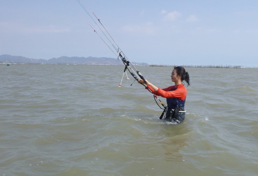 1P 6 kitesurfing lessons in Vung Tau now water control