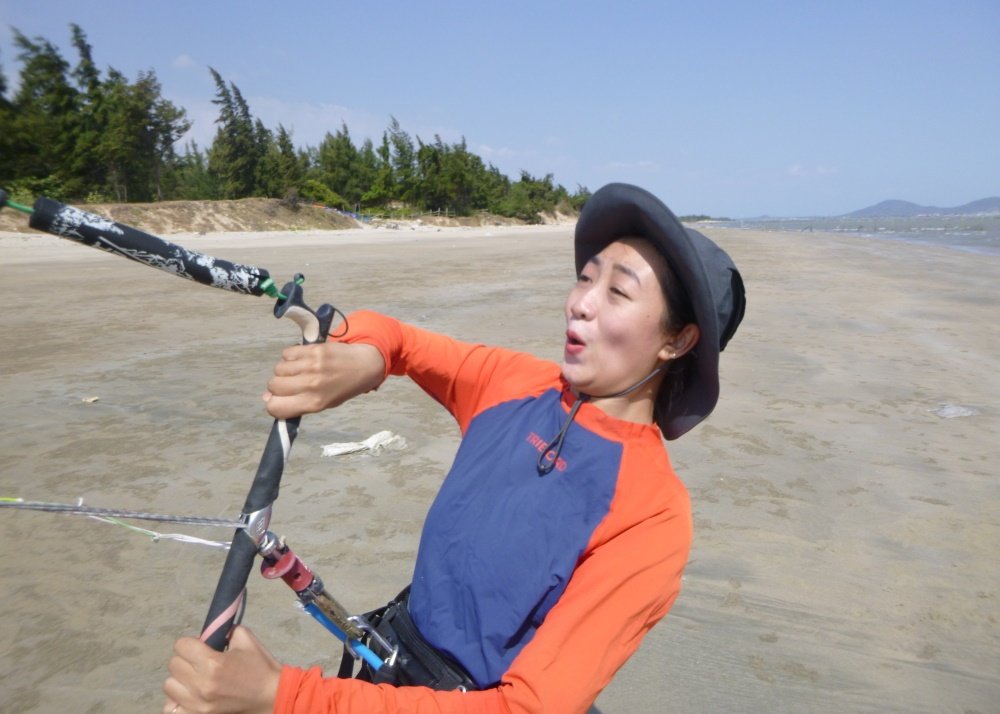 7 kitesurfing lessons in Vung Tau This kite is dragging you faster