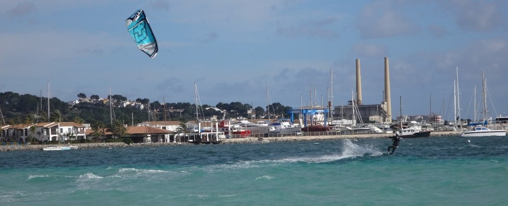 9 viento de sur y kitesurfing en Mallorca
