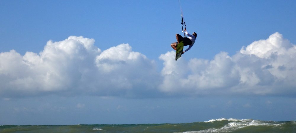 10 kitesurfing lessons Vietnam - Fortaleza kitesurfing Isma por los aires