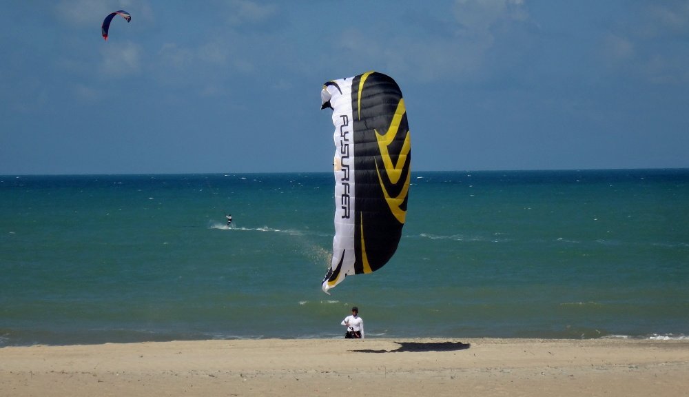 8 kitesurfing lessons Vietnam - Fortaleza kitesurfing la Speed 4 deluxe